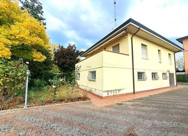 Villa di 200 m² con 5 locali e box auto doppio a P