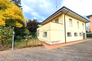 Villa di 200 m² con 5 locali e box auto doppio a P