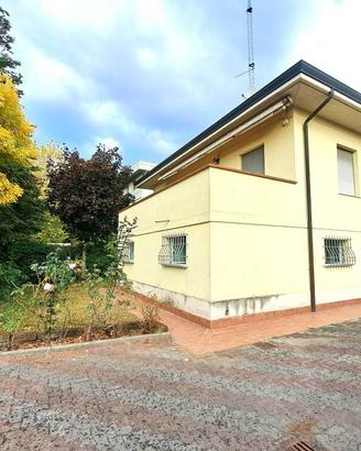 Villa di 200 m² con 5 locali e box auto doppio a P