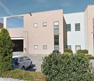 CAPANNONE/MAGAZZINO UFFICI a Vertemate (CO)