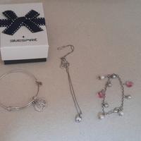 Braccialetti e ciondolo