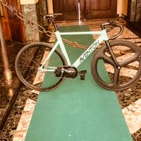 Bici da corsa scatto fisso aventon verde acqua