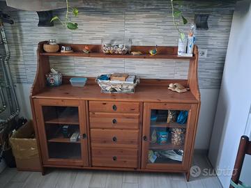 Tavolo e credenza