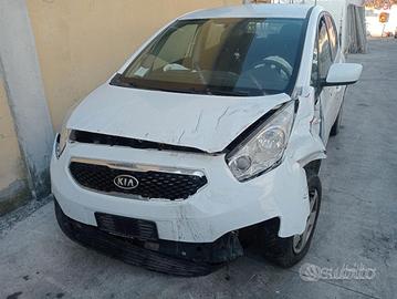 Kia venga 1.4 benzina G4FA demolito per ricambi