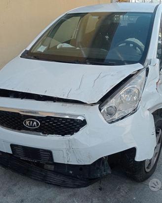 Kia venga 1.4 benzina G4FA demolito per ricambi