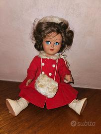 Bambola antica con capelli veri