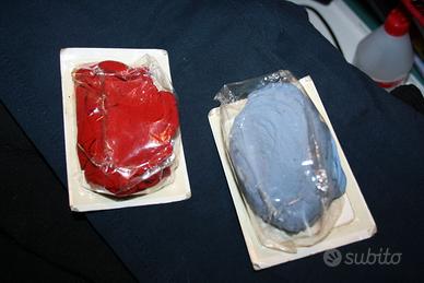 2 paia di gambaletti rosso e azzurro