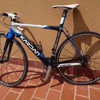 Bici per strada, carbone.