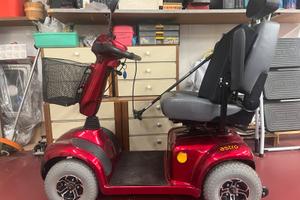 Scooter elettrico per disabili e anziani