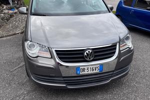 Volkswagen Touran 2.0 TDI DPF Highline 7 POSTI