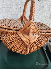 Cestino vintage in vimini con manico e scomparti
