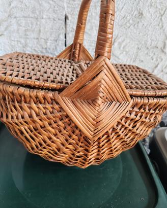 Cestino vintage in vimini con manico e scomparti