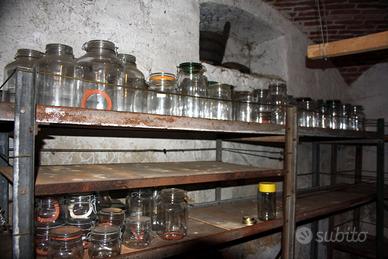 Barattoli in vetro di varie tipologie e misure