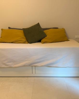 Letto e comodino BRIMNES IKEA con materassi