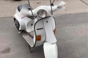 Piaggio Vespa HP4