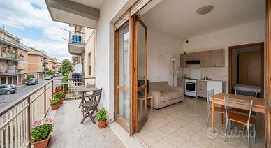 Bilocale con BALCONE - METRO A