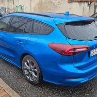 Ford Focus sw st line hybrid