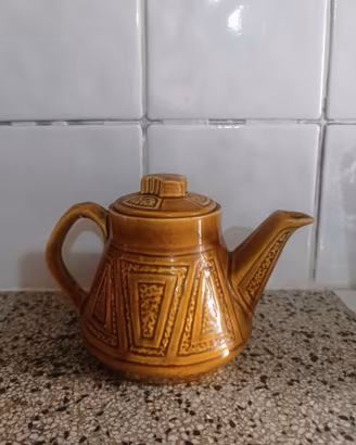 Teiera vintage in ceramica marrone
