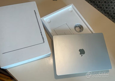 MacBook Air M2 15" – 8 GB RAM / 256 GB SSD