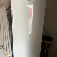 Freezer verticale Indesit 6 cassetti