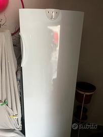 Freezer verticale Indesit 6 cassetti