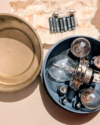 scatoletta con kit lampadine fusibili per auto