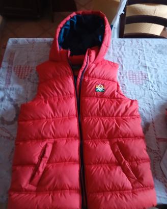 Gilet smanicato Benetton rosso con cappuccio 
