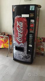 Distributore bevande Coca-Cola