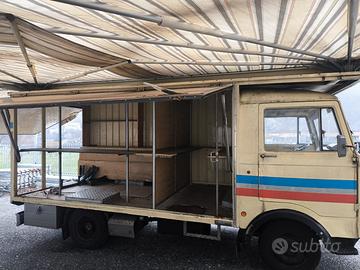 OM Lupetto 25 con tenda manuale integrata