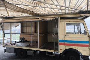 OM Lupetto 25 con tenda manuale integrata
