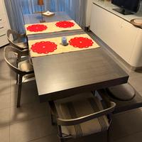 Tavolo allungabile con sedie e panca allungabile