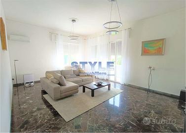 CASA SINGOLA CON ANNESSO CAPANNONE