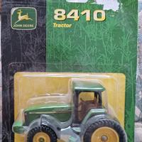 Modellino trattore 8410