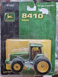 Modellino trattore 8410