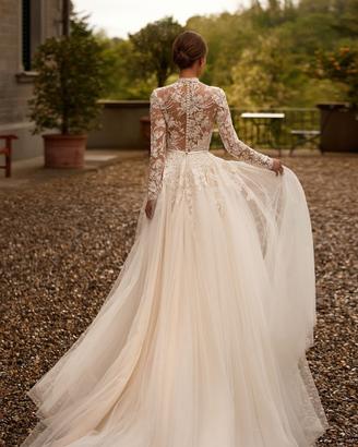 Luxury abito da sposa con velo e pelliccia (tg 38)