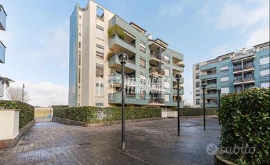 AMPIO 3 LOCALI CON GIARDINI PRIVATO E TAVERNA!