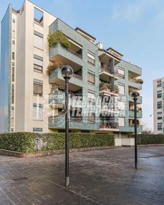 AMPIO 3 LOCALI CON GIARDINO PRIVATO E TAVERNA!