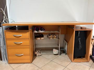 Scrivania in legno
