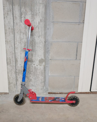 Monopattino spiderman