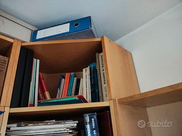 Billy IKEA sopralzo angolare (angolo vero)