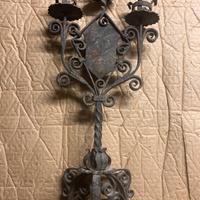 Antico candelabro in ferro battuto