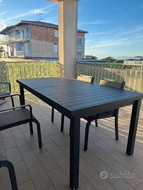 Tavolo da giardino moderno con sedie coordinate –
