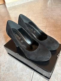 Scarpe décolleté nere in camoscio – Raffinè