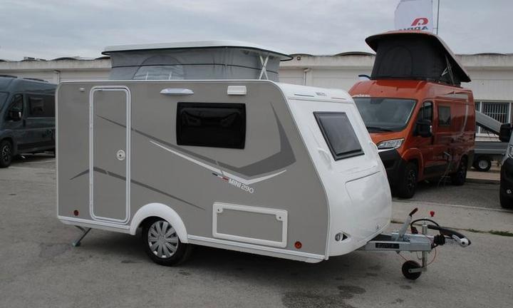 Miniroulotte 750kg con WC, cucina e 2 posti nuova