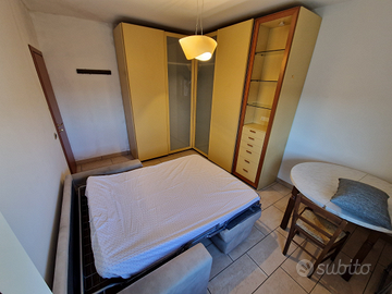 Camera con spazi comuni