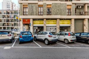 Locale commerciale in centro - 120mq - 6 vetrine