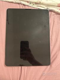 iPad Pro con cip M2 da 12.9 pollici + custodia