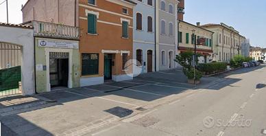 NEGOZIO A CASTELBELFORTE