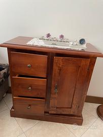 Credenzina in legno massello