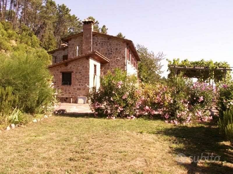 Rustico / Casale di 140 m² con più di 5 locali e b - Vista 3